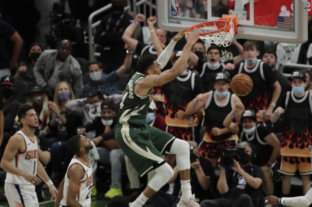 0a52cf414e4a2fe5c4de9366eb78e37dgiannis_dunk.jpeg